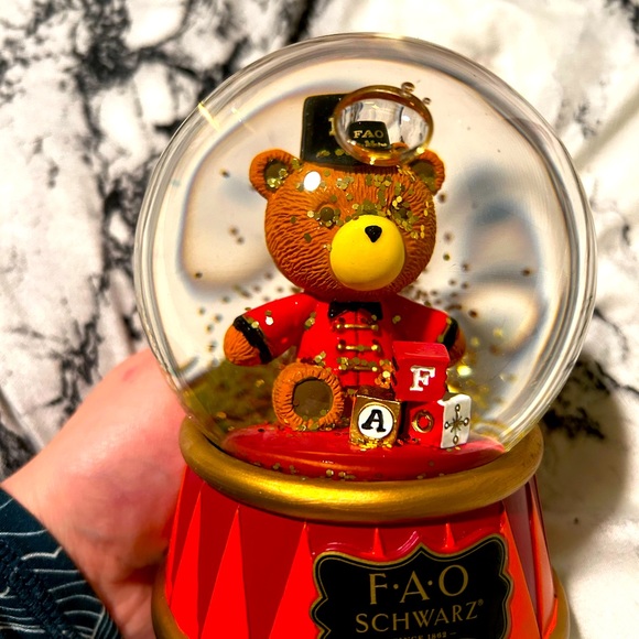 F.A.O Teddy Bear water-globe - Picture 4 of 5